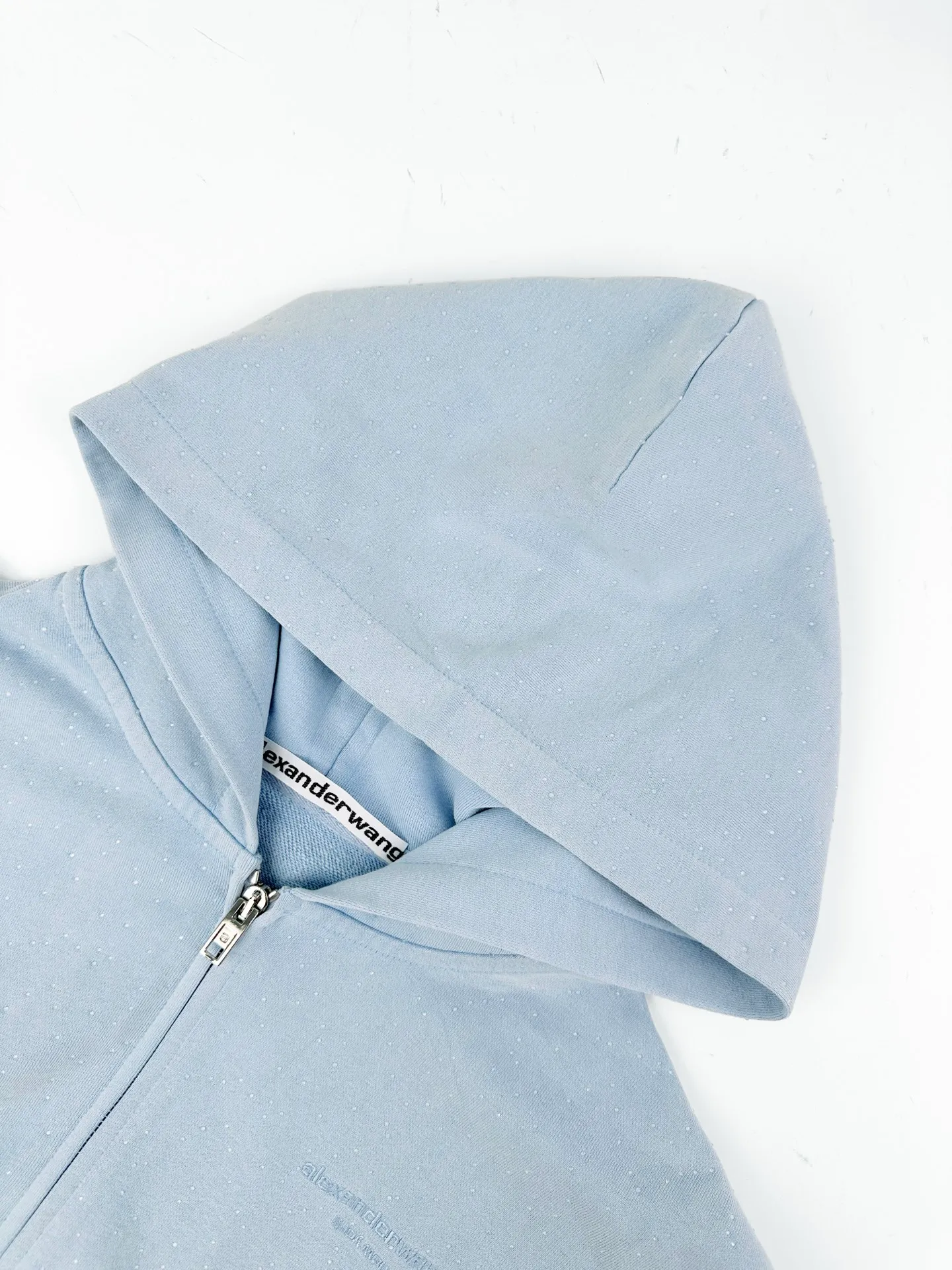 AP Alexander Wang ， ， 。 Light Blue ， ， ， 。 ， ， ， ， 。 ， ， ； ， ， ， 。Light Blue ， 。 1. ， Alexander Wang ， 、 。 2 ， ， 。 3. ， ， Retro 。 ： 1:1 AW 1:1 AW ： Size： S M L ： DD 171